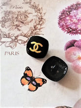 Load image into Gallery viewer, 15 mm stamped buttons,,metal,emaille
