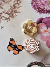 Load image into Gallery viewer, 14 mm buttons,metal,emaille
