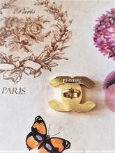 Load image into Gallery viewer, 18 mm stamped buttons,metal,emaille
