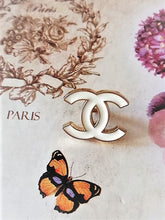 Load image into Gallery viewer, 18 mm buttons stamped.metal,emaille
