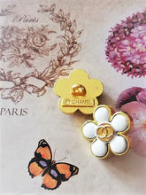 Load image into Gallery viewer, 17 mm stamped buttons,,metal,gripox,camellia
