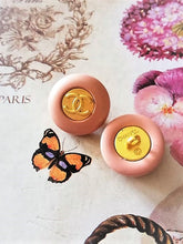 Load image into Gallery viewer, 18 mm stamped buttons,gripox,metal
