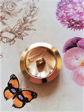 Load image into Gallery viewer, 20 mm stamped buttons,gripox,gold metal
