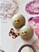 Load image into Gallery viewer, 21 mm buttons, gold resin,metal
