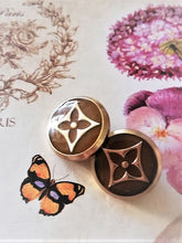 Load image into Gallery viewer, 18 mm stamped buttons,gripox,metal,louis vuitton
