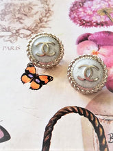 Load image into Gallery viewer, 20 mm stamped  milk buttons,metal,gripox
