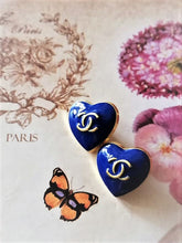 Load image into Gallery viewer, 17 mm stamped buttons,metal,emaille
