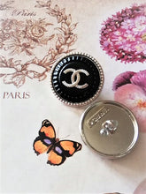 Load image into Gallery viewer, 20 mm stamped buttons,resin,metal
