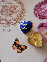 Load image into Gallery viewer, 17 mm stamped buttons,metal,emaille
