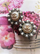 Load image into Gallery viewer, 24 mm buttons, old gold,metal,faux perlen,
