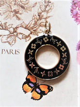 Load image into Gallery viewer, 25 mm buttons,pendant,bilateral,gold,black,Louis Vuitton
