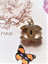 Load image into Gallery viewer, 19 mm stamped buttons,pendant,faux perlen,metal
