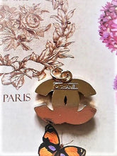 Load image into Gallery viewer, 22 mm stamped,buttons,pendant,zirkonia gold metal
