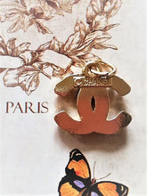 Load image into Gallery viewer, 18 mm stamped.buttons,pendant,faux perlen,metal
