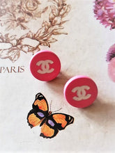 Load image into Gallery viewer, 11 mm stamped buttons,resin
