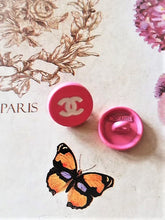 Load image into Gallery viewer, 11 mm stamped buttons,resin
