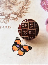 Load image into Gallery viewer, 18 mm burgundy color,buttons,emaille,metal
