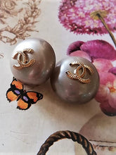 Load image into Gallery viewer, 22 mm buttons,gold, silver,faux perlen
