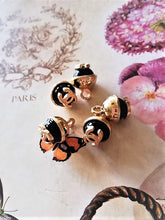 Load image into Gallery viewer, 10 mm buttons,pendant ,resin.metal
