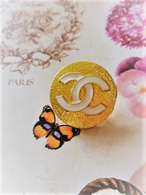 Load image into Gallery viewer, 18 mm stamped buttons,metal,emaille
