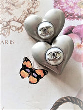 Load image into Gallery viewer, 25 mm buttons,pearl silver,resin,metal,faux perlen
