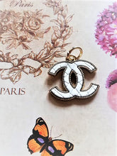 Load image into Gallery viewer, 20 mm stamped buttons,pendant,metal,resin
