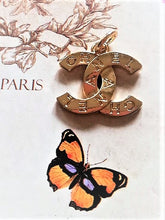 Load image into Gallery viewer, 20 mm stamped buttons,gold metal,pendant
