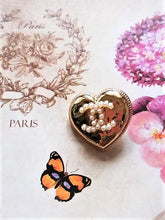 Load image into Gallery viewer, 20 mm stamped buttons,metal,faux perlen
