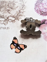 Load image into Gallery viewer, 22 mm stamped buttons,pendant,silver metal,zirkonia
