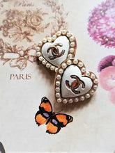 Load image into Gallery viewer, 20 mm stamped buttons,gripox,gold metal,faux perlen
