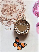 Load image into Gallery viewer, 20 mm stamped buttons,pendant,gold metal,faux perlen,gripox
