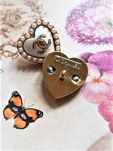 Load image into Gallery viewer, 20 mm stamped buttons,gripox,gold metal,faux perlen
