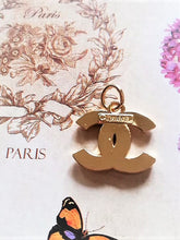 Load image into Gallery viewer, 20 mm stamped buttons,gold metal,pendant
