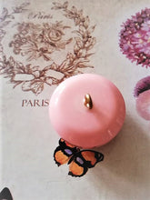 Load image into Gallery viewer, 25 mm milky pink,buttons ,resin metal
