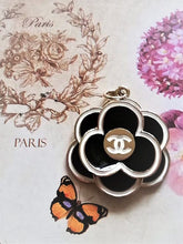 Load image into Gallery viewer, 30 mm stamped buttons,pendant,camellia, gold metal,emaille
