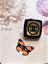 Load image into Gallery viewer, 18 mm stamped buttons,resin,metal
