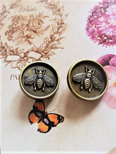 Load image into Gallery viewer, 18 mm stamped  ,buttons,brass Gucci
