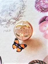 Load image into Gallery viewer, 20 mm  buttons, gold metal,emaille
