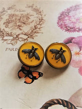 Load image into Gallery viewer, 18 mm stamped ,buttons,gripox,brass Gucci
