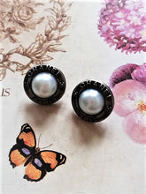 Load image into Gallery viewer, 13 mm stamped buttons,faux perlen,metal
