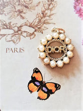 Load image into Gallery viewer, 20 mm  buttons,pendant,faux perlen, gold metal,Dior
