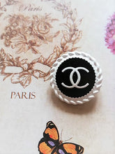 Load image into Gallery viewer, 20 mm  stamped buttons, ,gripox,emaille metal
