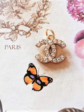 Load image into Gallery viewer, 18 mm stamped,buttons,pendant,zirkonia,gold metal
