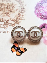 Load image into Gallery viewer, 20 mm stamped  buttons gripox,  silver metal
