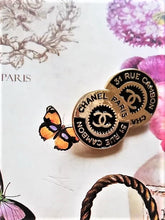 Load image into Gallery viewer, 20 mm stamped  buttons,emaille,gold metal
