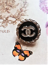 Load image into Gallery viewer, 20 mm  stamped buttons,emaille.silver metal
