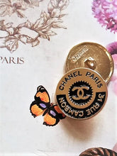 Load image into Gallery viewer, 20 mm stamped  buttons,emaille,gold metal
