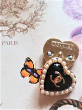 Load image into Gallery viewer, 20 mm stamped  buttons,gripox,faux perlen.gold metal
