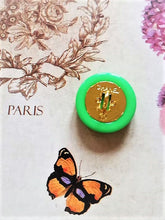 Load image into Gallery viewer, 16 mm stamped  buttons ,resin,metal
