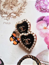 Load image into Gallery viewer, 20 mm stamped  buttons,gripox,faux perlen.gold metal
